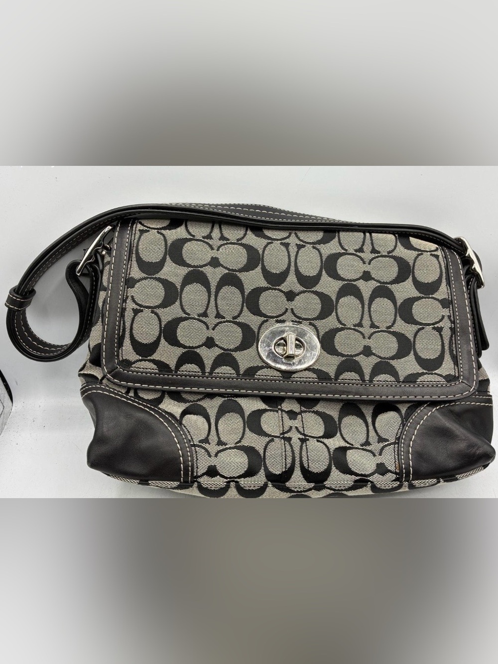 Vintage Coach Hampton w/Turnlock